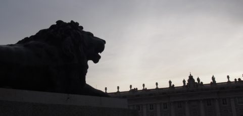 Esperando al gran padre blanco