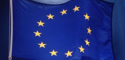 Europa despierta, se mira al espejo y…