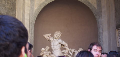 Laocoonte y sus hijos devorados por los turistas